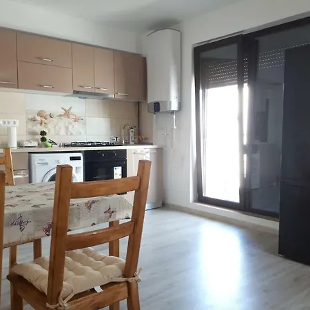Apartament Yanis Apartment *