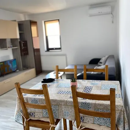Apartament Yanis *