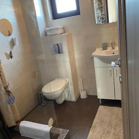 Apartament Yanis アパート ナボダリ