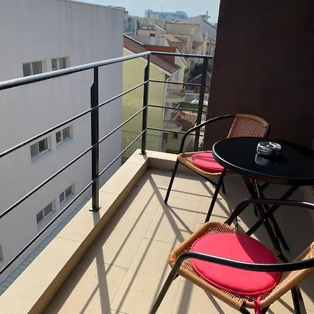 Apartament Yanis ナボダリ